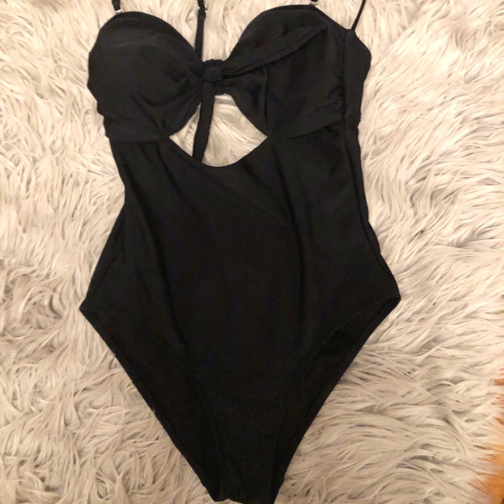 Old Navy black swimsuit M back exposed